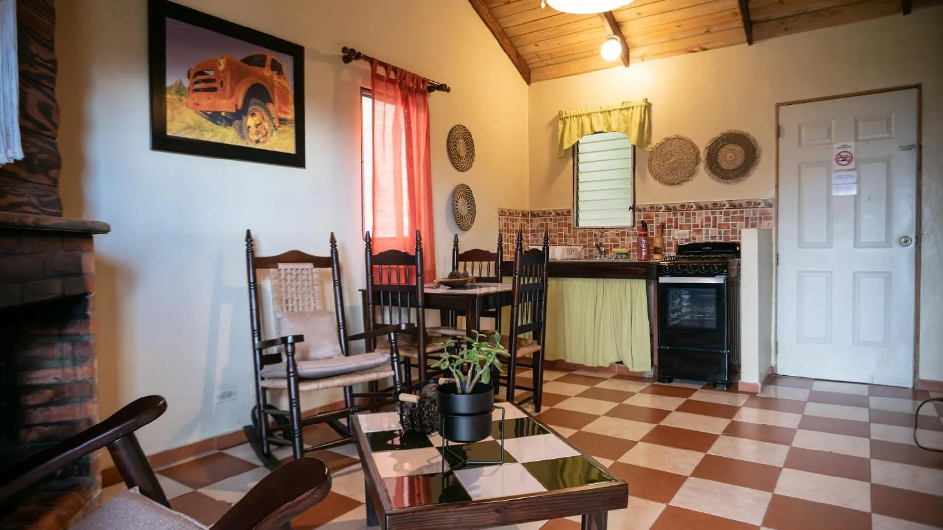 Hotel Altocerro Constanza 0*,